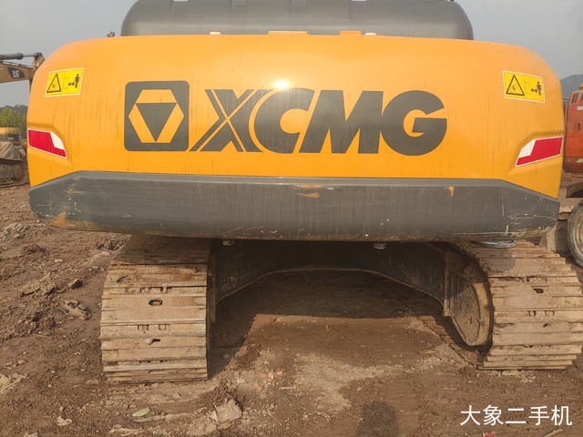 徐工 XE215D 挖掘机